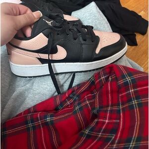 selling Jordans size 6.5 women’s